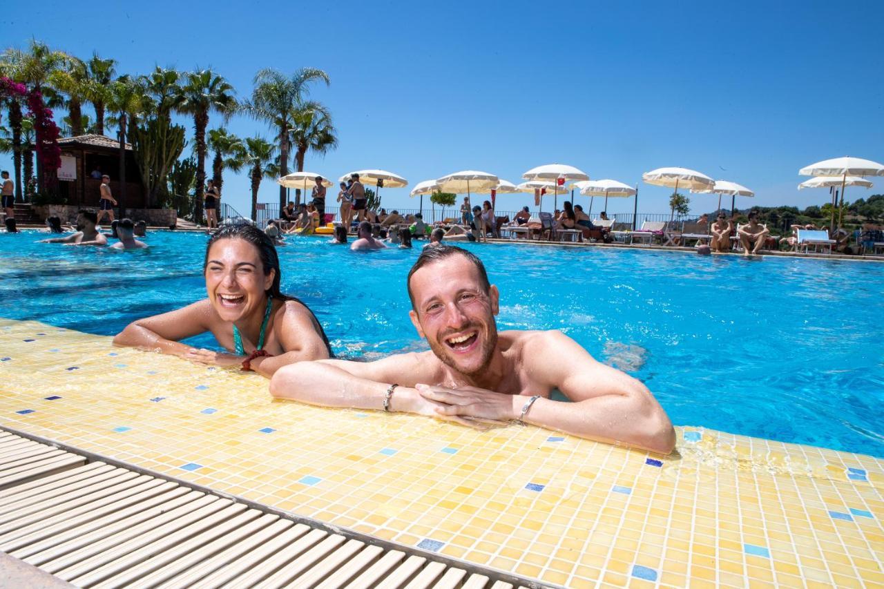 Hotel Olimpo Le Terrazze 勒托阳尼 外观 照片