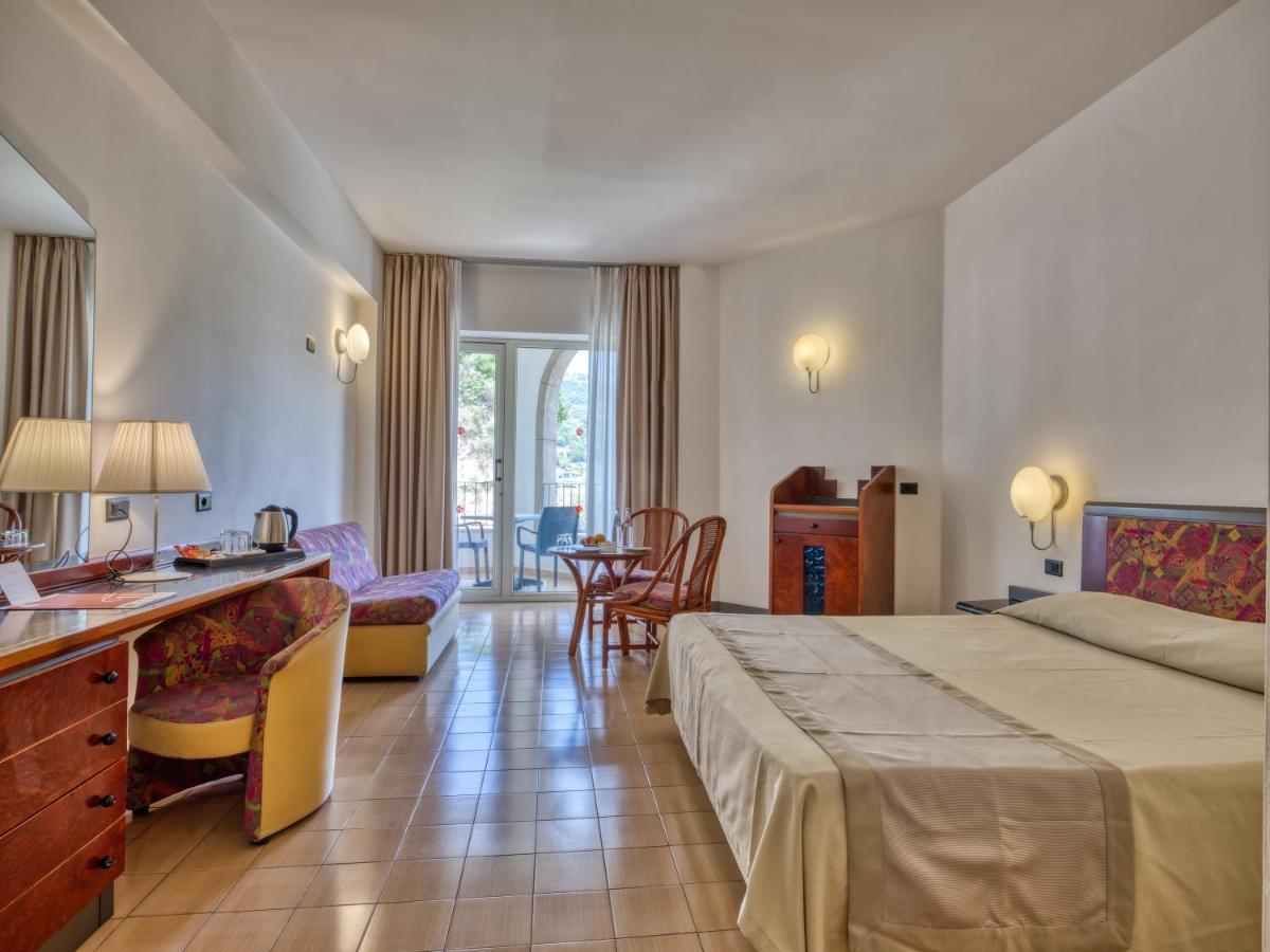 Hotel Olimpo Le Terrazze 勒托阳尼 外观 照片