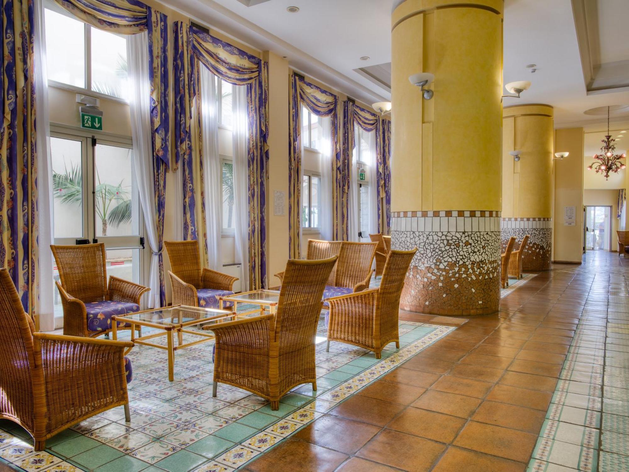 Hotel Olimpo Le Terrazze 勒托阳尼 外观 照片