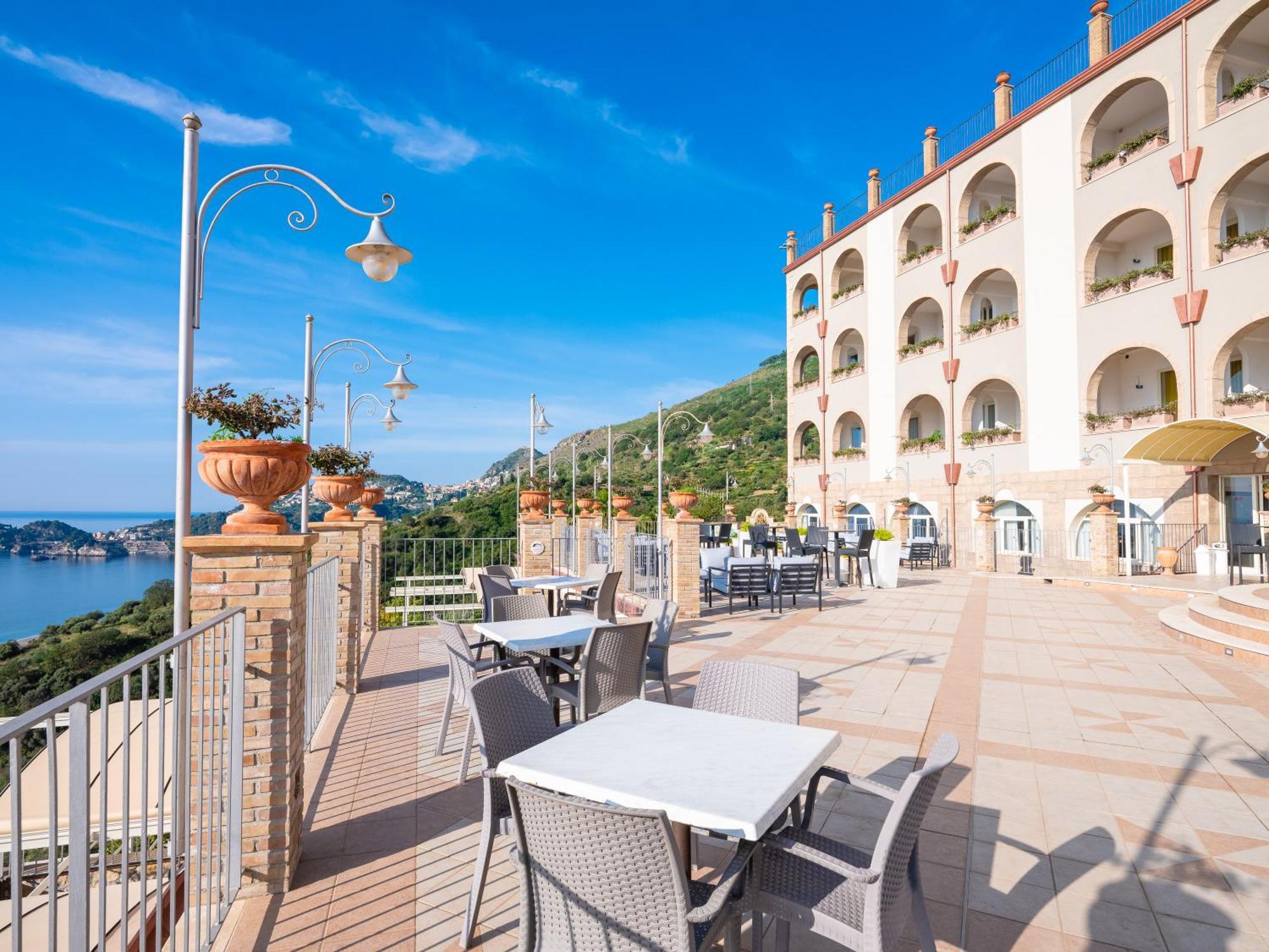 Hotel Olimpo Le Terrazze 勒托阳尼 外观 照片