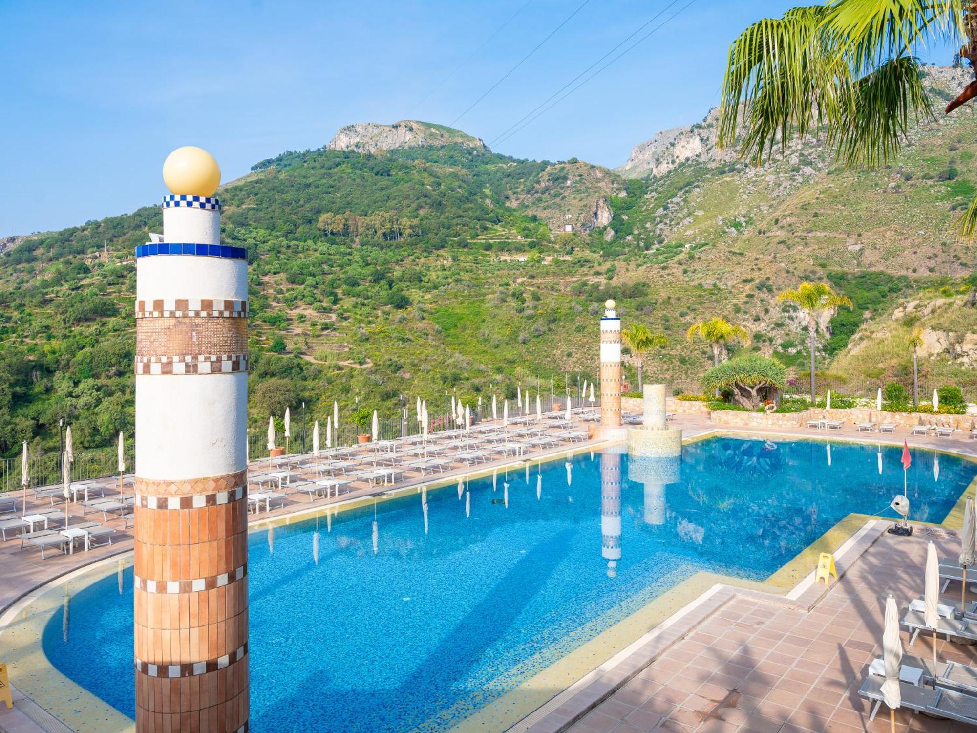 Hotel Olimpo Le Terrazze 勒托阳尼 外观 照片