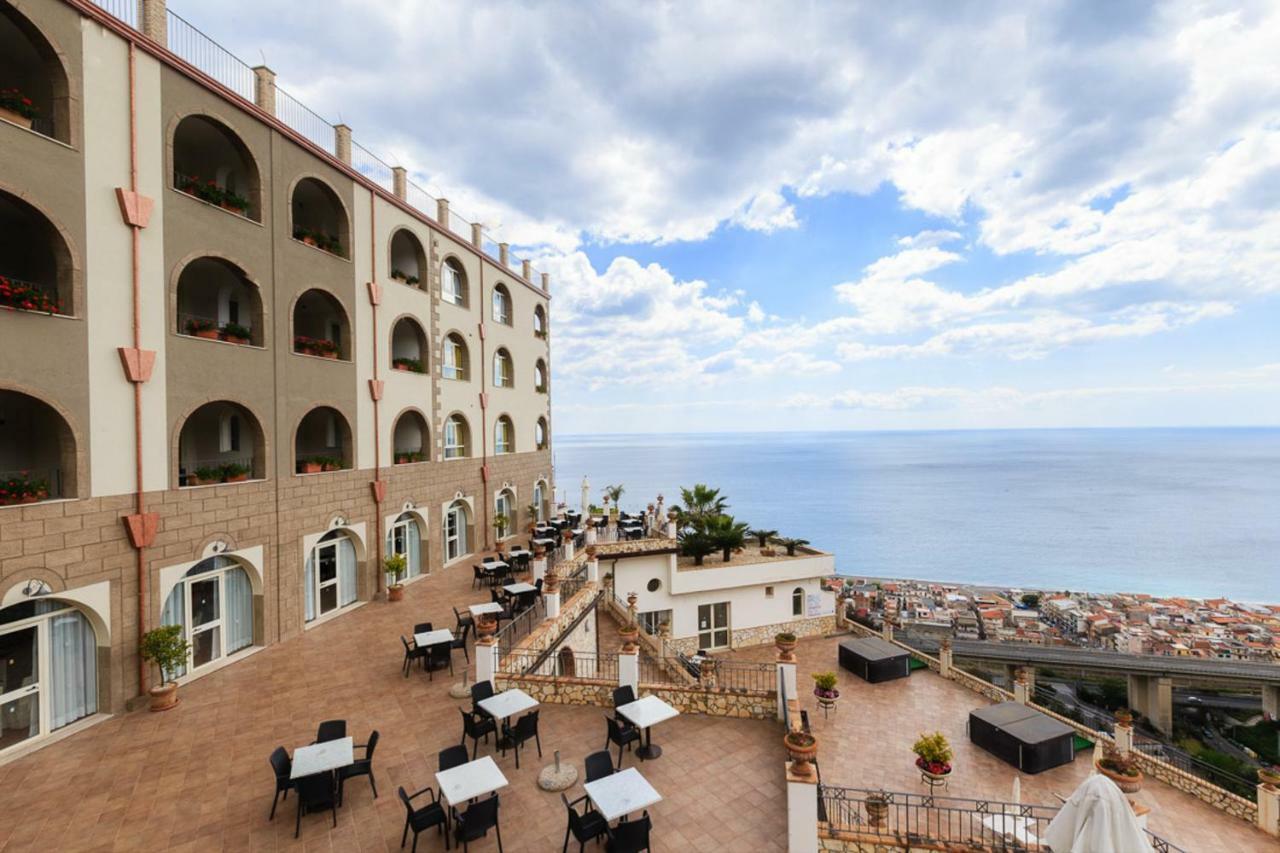 Hotel Olimpo Le Terrazze 勒托阳尼 外观 照片